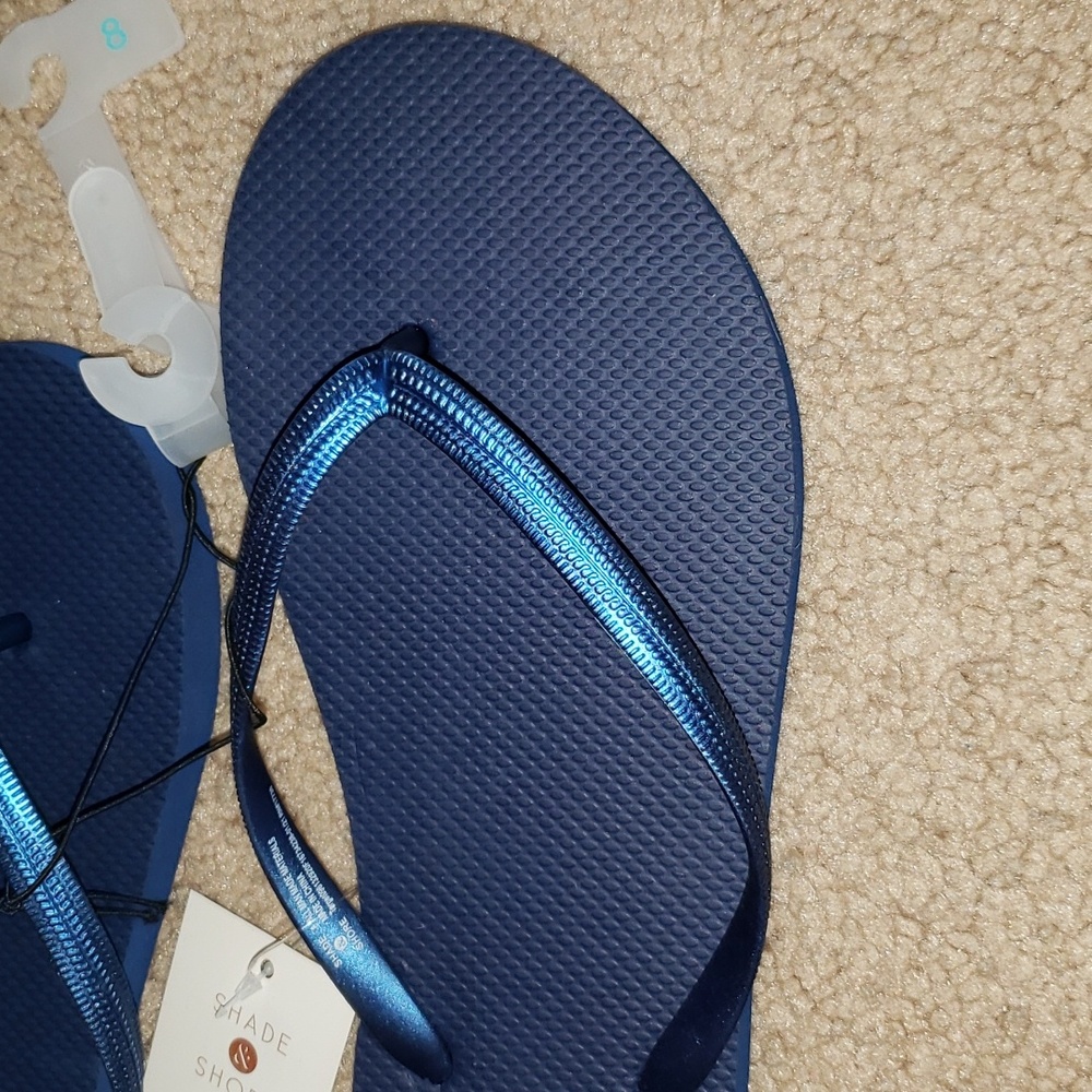 Shade & Shore Flip Flops- 2 pairs - Picture 3 of 8